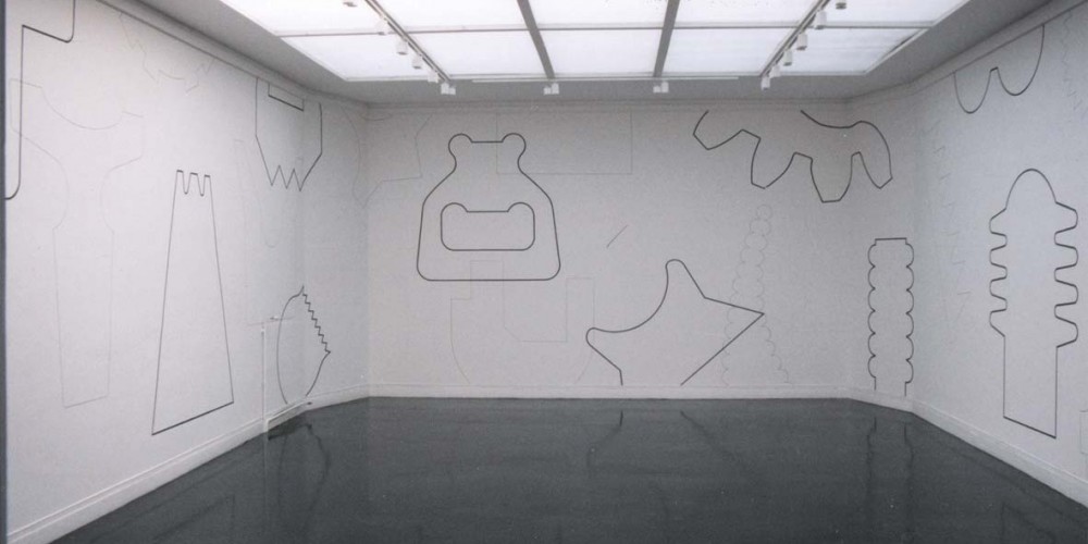 Dessin mural N° 3, Safran carré noir, pierre noire sur mur 2003