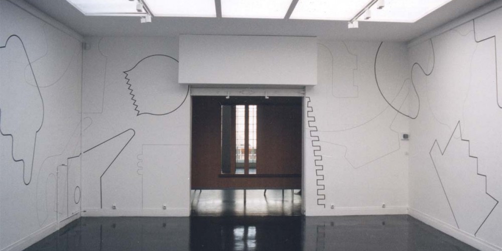 Dessin mural N° 3, entrée carré noir, pierre noire sur mur 2003